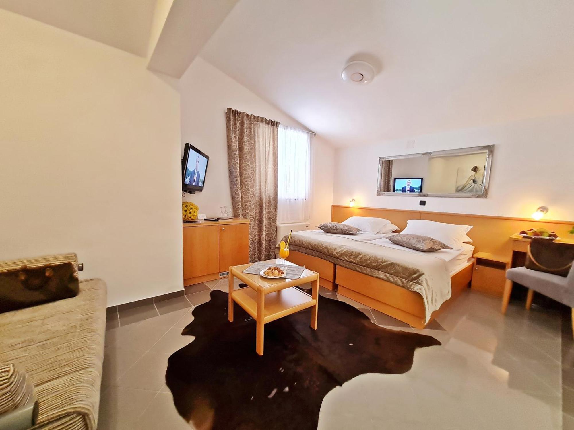 Hotel Sunce Podstrana Bilik gambar