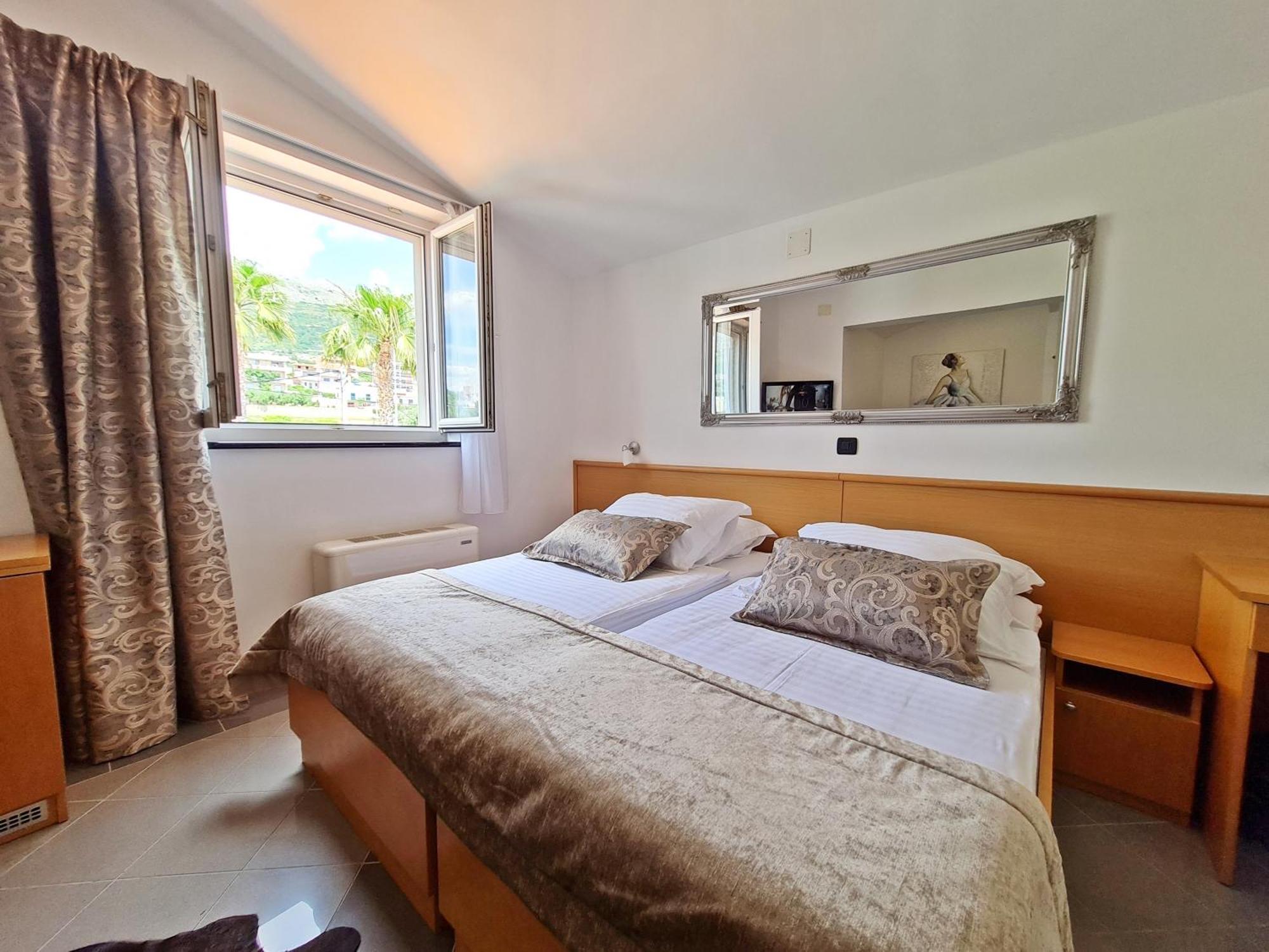 Hotel Sunce Podstrana Bilik gambar